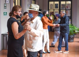 Esta semana, únete a la rutina masiva y baila danzón en el parque Juárez