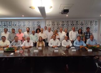 Sostiene Paty Lobeira de Yunes reunión de trabajo con integrantes de CANACO