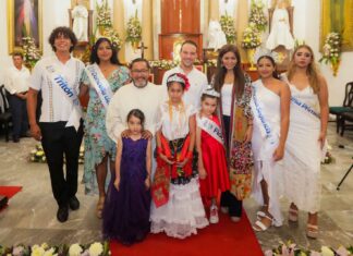 Acompaña Alcalde JM Unánue a boqueños en la procesión de la señora de Santa Ana