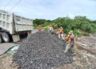 Obras Públicas atiende el deslave registrado en la colonia Lomas de Río de Medio 3