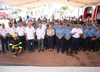 Preside la alcaldesa Paty Lobeira de Yunes ceremonia del Día del Bombero