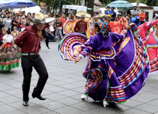 Invita Ayuntamiento a Noche Mexicana en Xallitic
