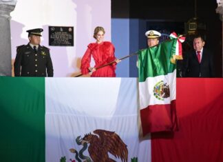 Con un Zócalo a reventar, la alcaldesa Paty Lobeira de Yunes da el tradicional Grito de Independencia