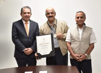 Recibe Ricardo Ahued la medalla “Anáhuac”