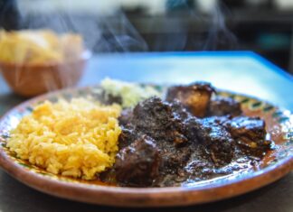 Costilla en salsa de chile seco, platillo representativo de Xalapa