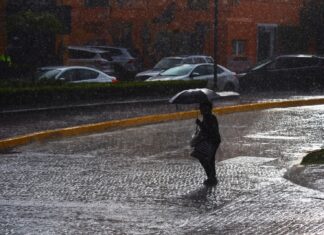 Concretan Ayuntamiento y UV acciones para prevenir incidentes por lluvias