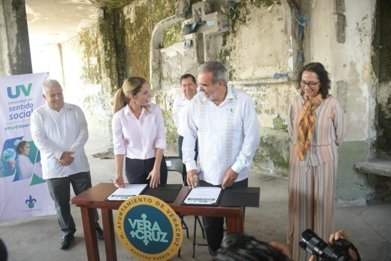 Paty Lobeira de Yunes entrega de manera oficial en donación el ex Penal Ignacio Allende a la Universidad Veracruzana Paty Lobeira de Yunes entrega de manera oficial en donación el ex Penal Ignacio Allende a la Universidad Veracruzana
