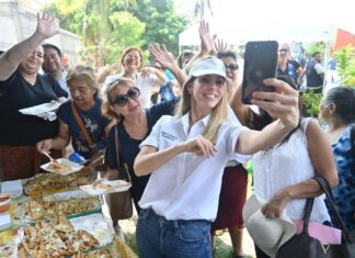 La alcaldesa Paty Lobeira de Yunes supervisa la obra de rehabilitación integral del parque -Cancha de Usos Múltiples- del fraccionamiento Geovillas del Puerto