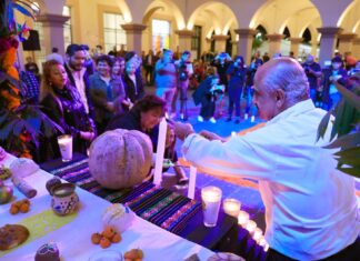 Inaugura Ricardo Ahued Altar de Muertos en Palacio Municipal