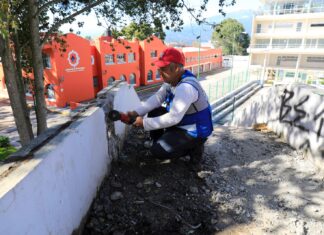 Por demolición de puente permanece cerrada avenida Xalapa