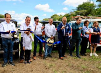 Inaugura Ricardo Ahued 13a Exposición de Autos Antiguos