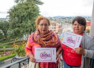 Reciben jefas y jefes de Manzana placas, credenciales y nombramientos