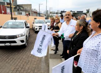 Entrega Ricardo Ahued vehículos operativos a la CMAS
