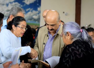 Visita Ricardo Ahued la colonia Zaragoza