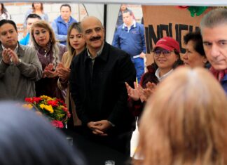 Entrega Ricardo Ahued calles en la colonia Lealtad Institucional