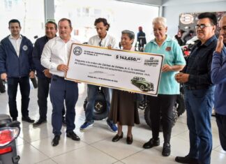 Entrega Club del Automóvil Antiguo donativo a Cáritas de Xalapa A.C.