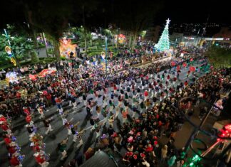 Exitosa caravana navideña en Xalapa