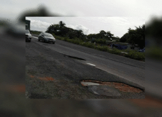 Denuncian camino en Minatitlán -Hidalgotitlán realizado por SICT y es una porquería