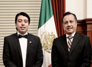 UPAV sigue regalando títulos: Al hermano del gobernador, así como a Atanasio García Durán con su Doctorado