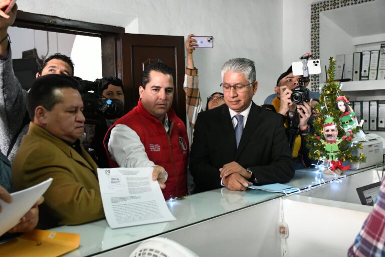 PAN, PRI y PRD, interponen denuncia en contra de RTV y Morena, por uso de recursos públicos en favor de Rocío Nahle PAN, PRI y PRD, interponen denuncia en contra de RTV y Morena, por uso de recursos públicos en favor de Rocío Nahle