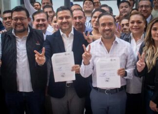Miguel Ángel Yunes Márquez se registra como precandidato al Senado de la República