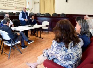 Atiende Ricardo Ahued a vecinos de la colonia Arboledas