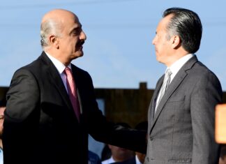 Asiste Ricardo Ahued a conmemoración de la Constitución