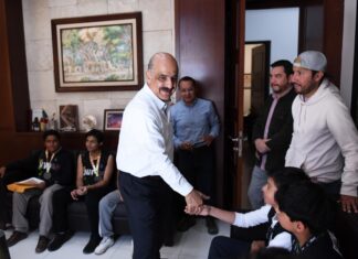 Recibe Ricardo Ahued a jóvenes deportistas