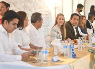 Asiste Paty Lobeira de Yunes a reunión-muestra gastronómica de socios CANACO