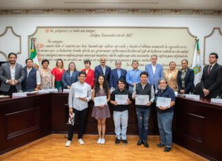 Reconoce Ayuntamiento a artistas xalapeños