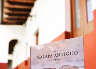 Asiste Ricardo Ahued a la presentación del libro “Xalapa Antiguo”