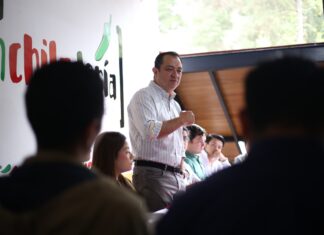 Jóvenes piden a Américo un diputado de tiempo completo