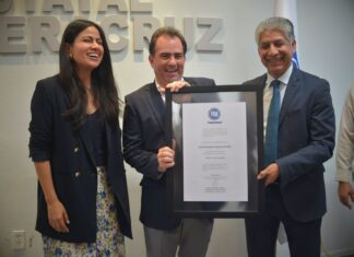 Recibe Pepe Yunes constancia como candidato a gobernador de Veracruz por el PAN