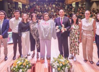 Llama Xóchitl Gálvez a jóvenes a defender la democracia