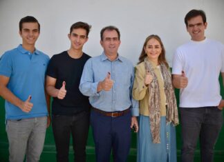 Pepe Yunes emite su voto en Perote