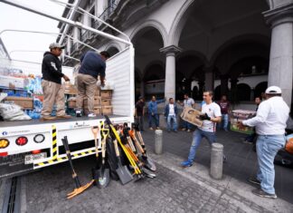 Entregan autoridades municipales apoyos donados por la sociedad