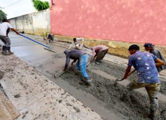 Impulsa Ayuntamiento desarrollo social con obras de pavimentación