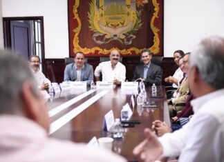 Se reúne Ricardo Ahued con empresariado del estado