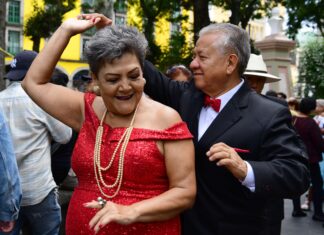 Continúa Festival Danzoneando en Xalapa