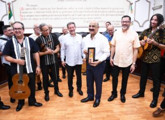 Recibe Ricardo Ahued a Tuna de Segreles de Puerto Rico