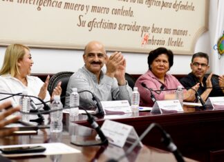 Entrega Ricardo Ahued paquetes de libros a Centros Comunitarios