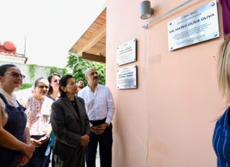 Devela Ricardo Ahued placa en honor de Mateo Oliva