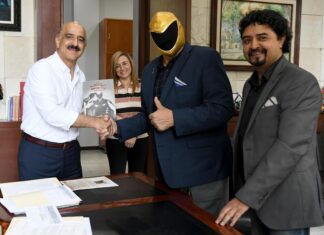 Recibe Ricardo Ahued a “Tinieblas”