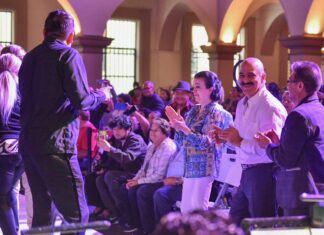 Rinde Ayuntamiento tributo al rock