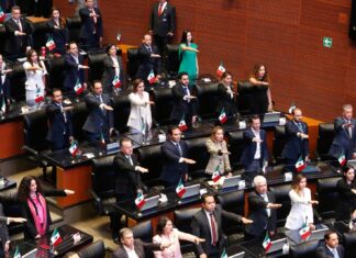Miguel Ángel Yunes Márquez rinde protesta como Senador de la República