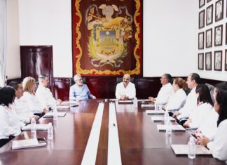 Entrega SNTE reconocimiento al alcalde Ricardo Ahued