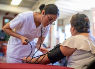 Con Jornada de Salud, se pone en funcionamiento consultorio móvil del DIF