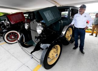 Inaugura Alberto Islas la 14ª Exposición de Autos Antiguos de Xalapa 2024