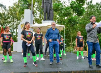 Rutina masiva de zumba en el parque Juárez