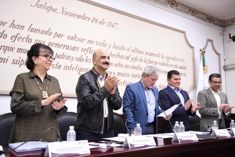 Entrega Ricardo Ahued Estímulos a la Cultura 2024 Entrega Ricardo Ahued Estímulos a la Cultura 2024